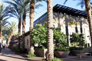 Dining at Kierland Commons